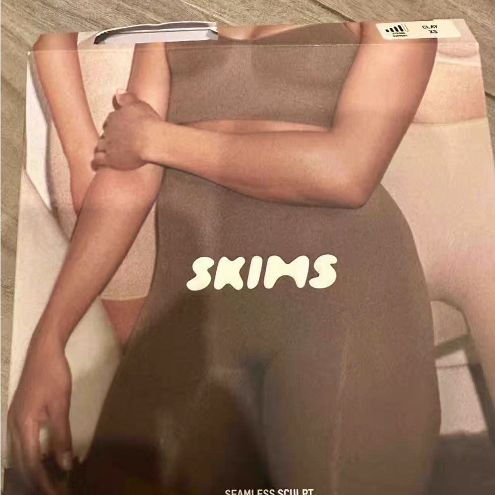 SKIMS Seamless Sculpt Bodysuit - Tan